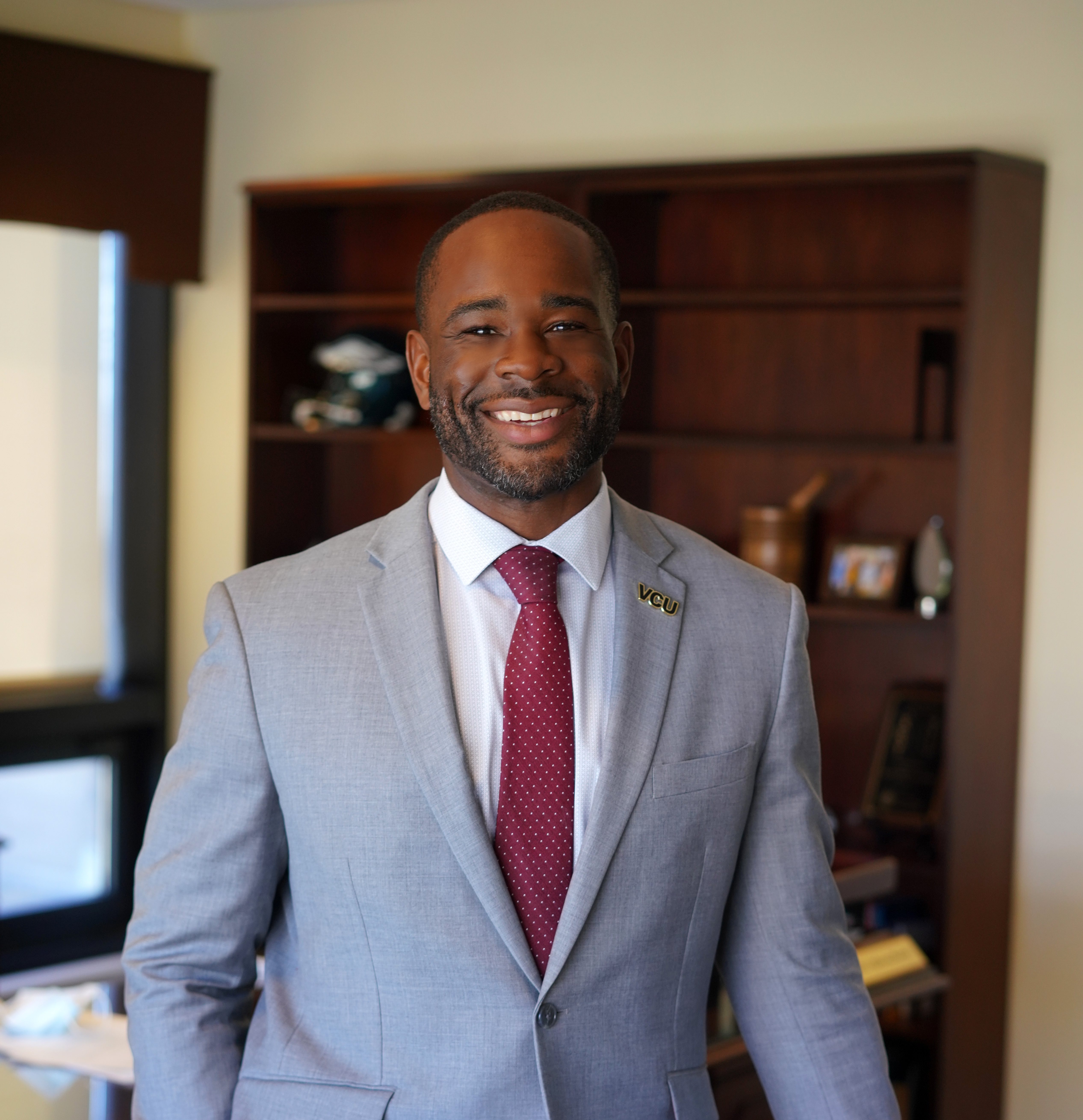 Headshot of Dean Kelechi (K.C.) Ogbonna in his office